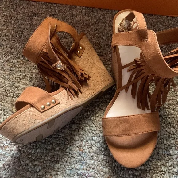 Fergaliciou by fergie - Picture 5 of 8